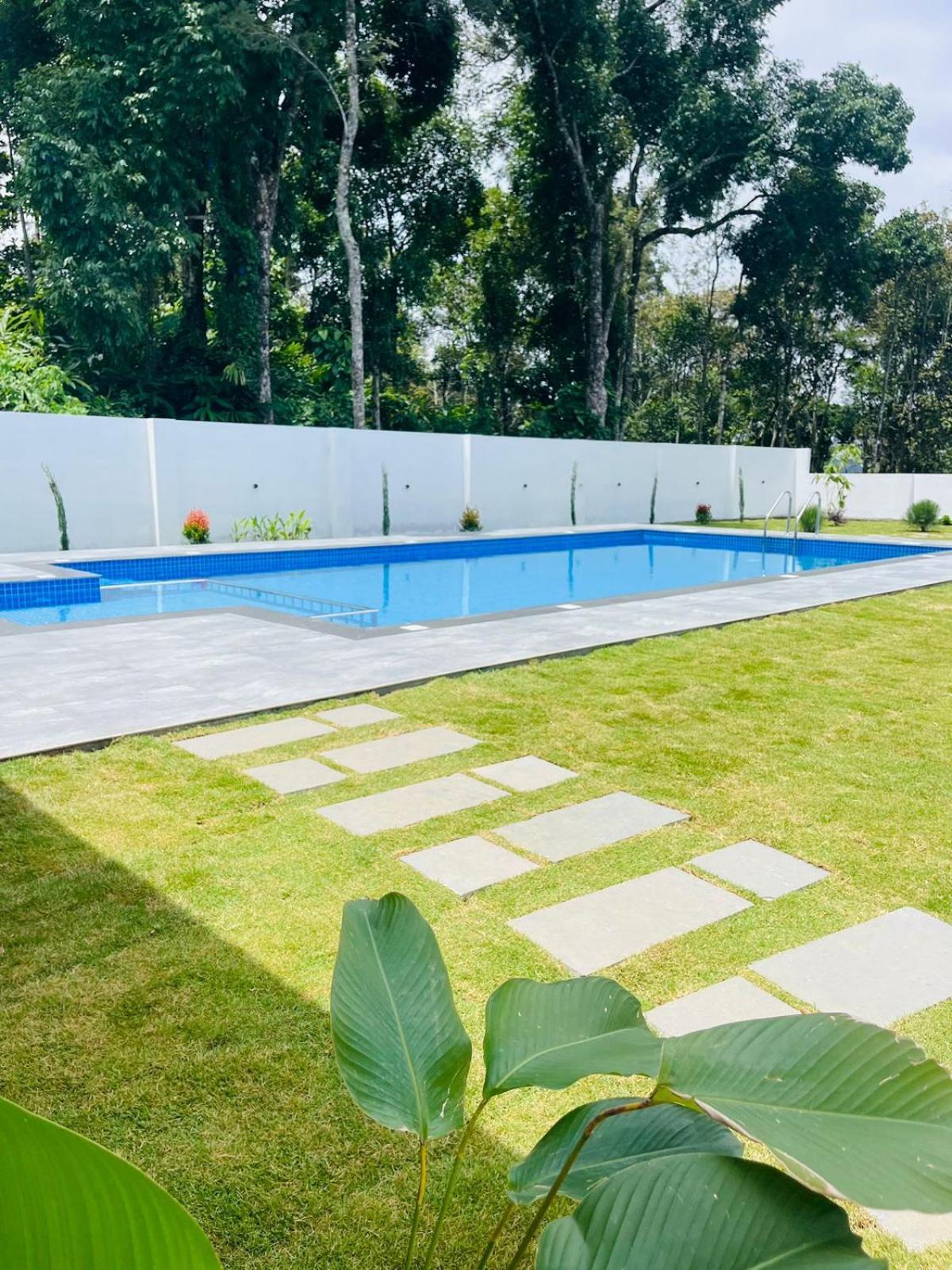The Windy Mist Resort Munnar Chinnakanal Exteriör bild