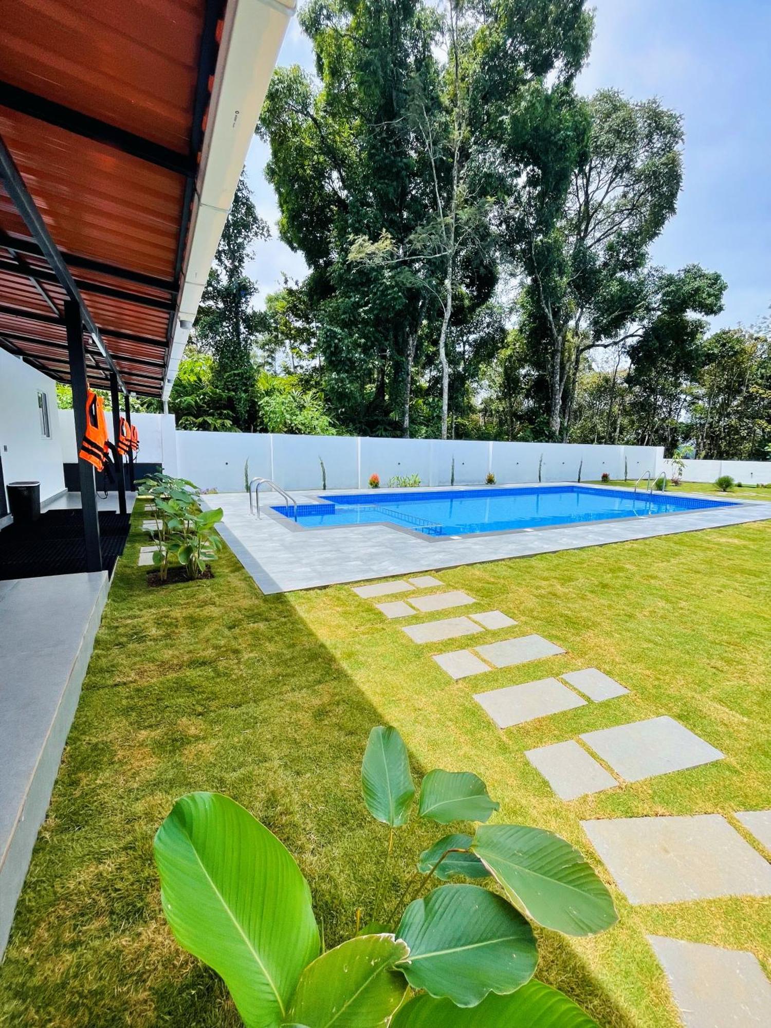 The Windy Mist Resort Munnar Chinnakanal Exteriör bild